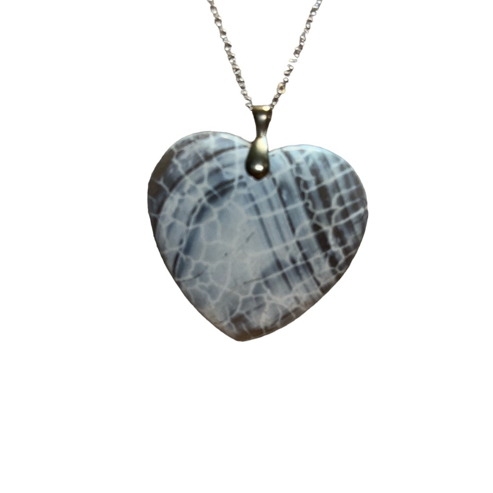 ✨ 3/$15 ✨ Fashion Gray Heart Necklace - Picture 2 of 4